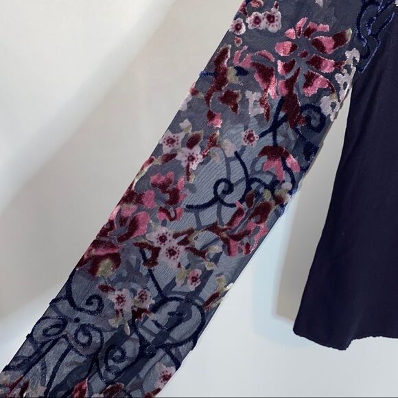 BKE Boutique Navy Blue Burnout Velvet Blouse XS - Picture 5 of 9